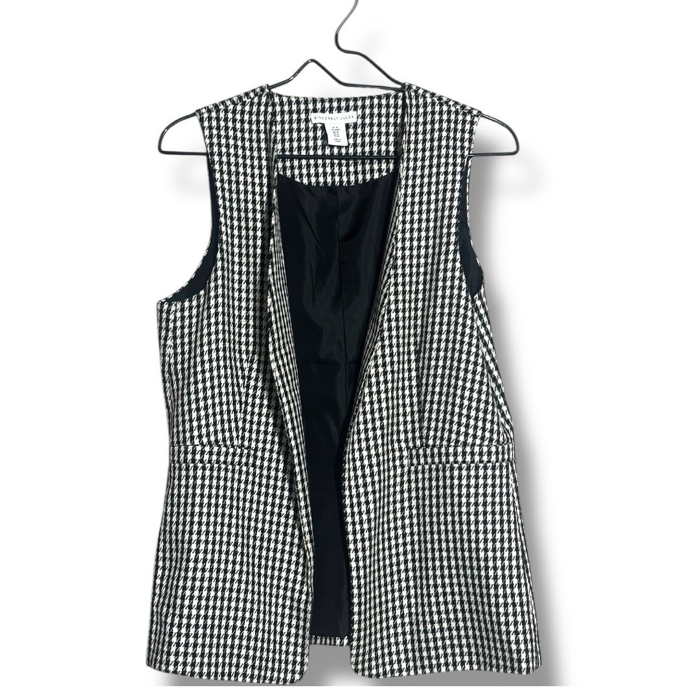 Sincerely Jules Black and Cream Houndstooth Open Patterned Vest - Picture 14 of 16